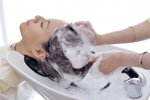 女性の髪のボリュームを増やす効果のあるシャプーと洗い方